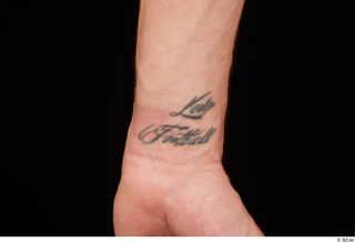 Max Dior hand tattoo 0001.jpg